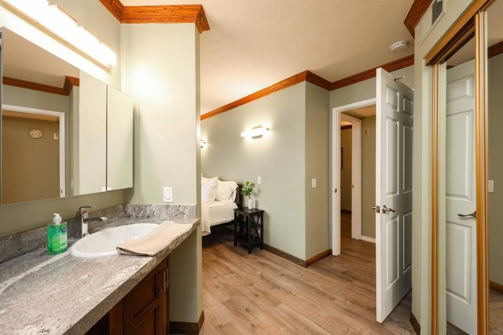 Chic Condo Steps From Petco Park San Diego Exterior foto